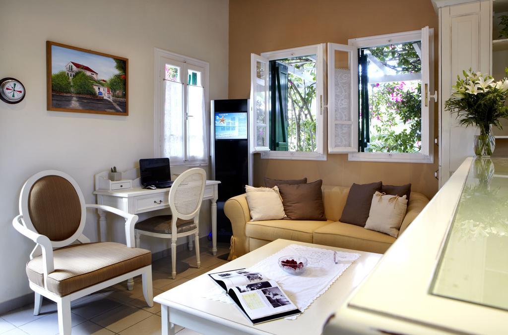 Dafnoudi Hotel Apartments Antipata  ภายนอก รูปภาพ