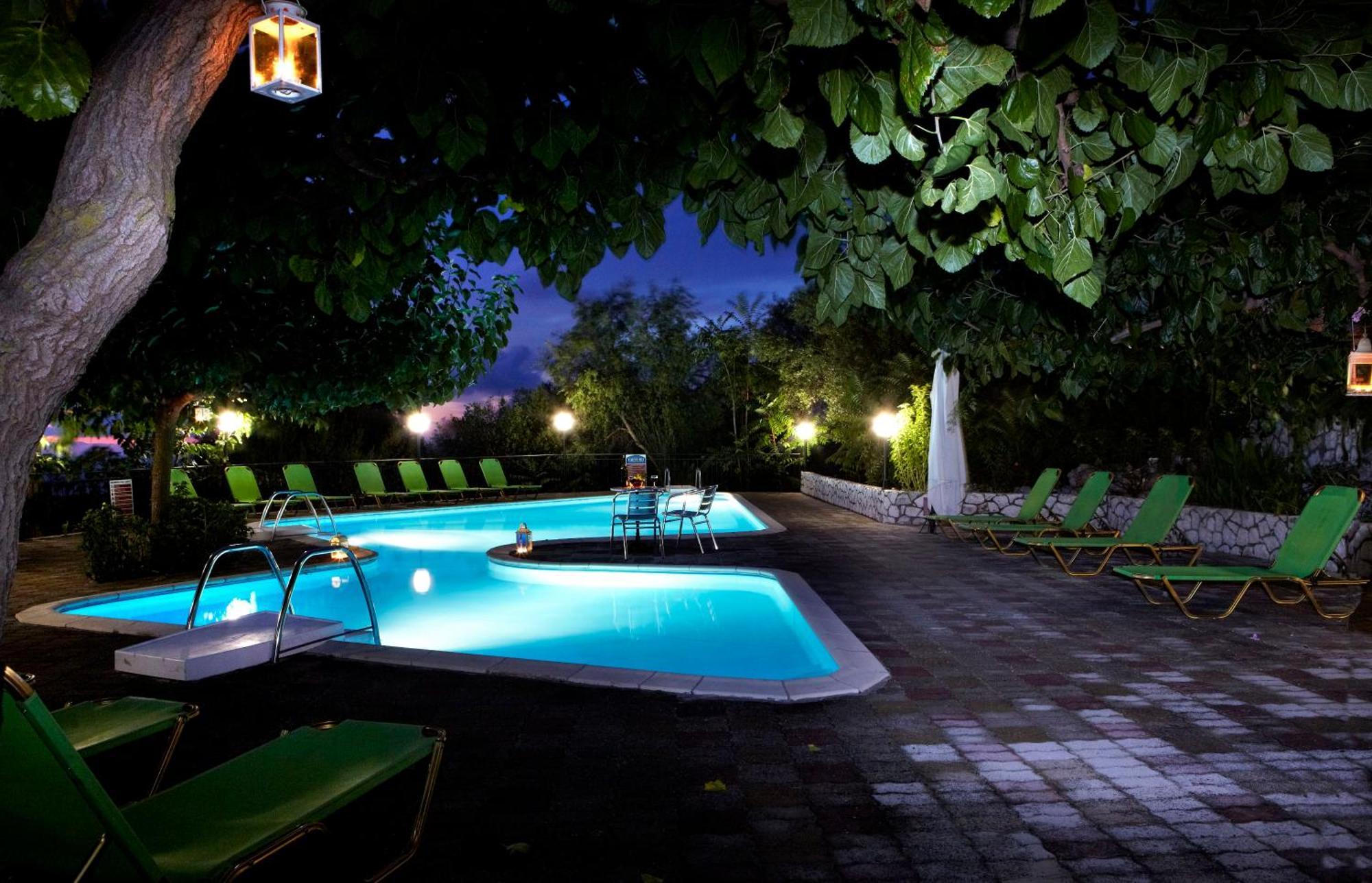 Dafnoudi Hotel Apartments Antipata  ภายนอก รูปภาพ