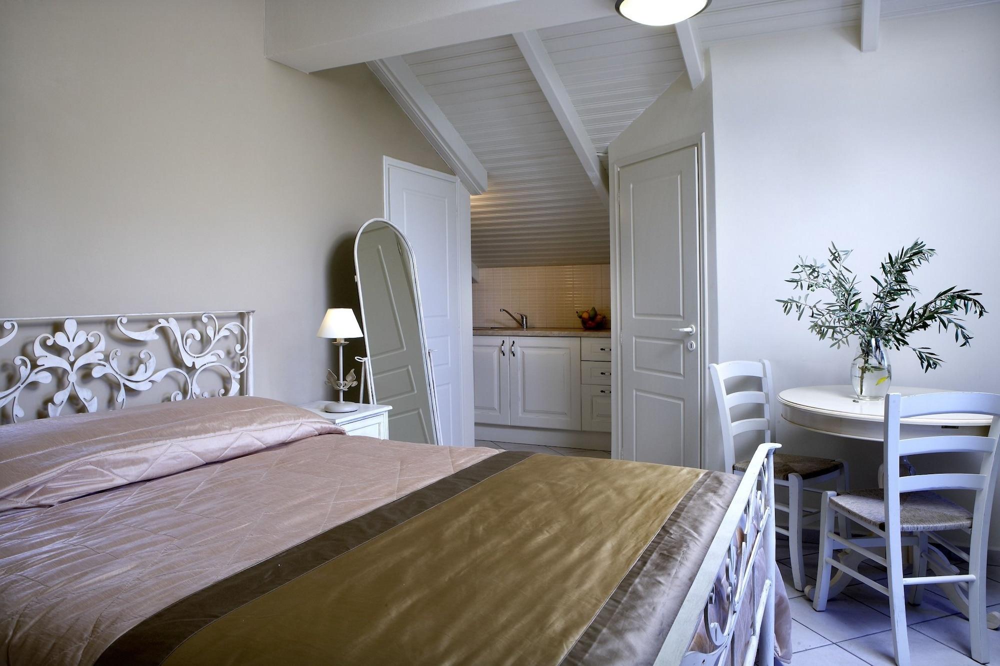 Dafnoudi Hotel Apartments Antipata  ภายนอก รูปภาพ