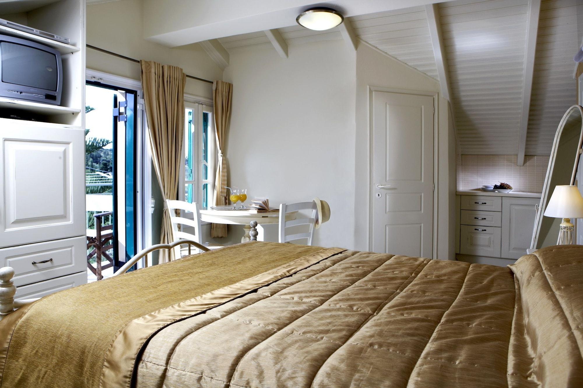 Dafnoudi Hotel Apartments Antipata  ภายนอก รูปภาพ