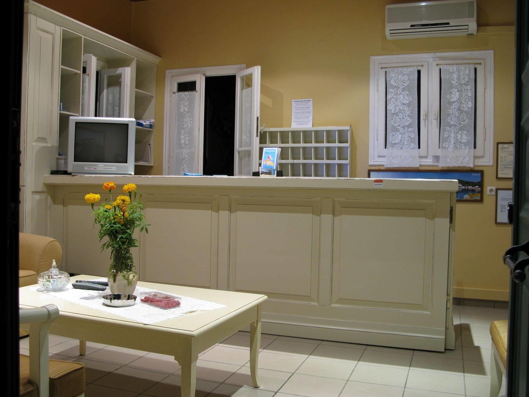 Dafnoudi Hotel Apartments Antipata  ภายนอก รูปภาพ